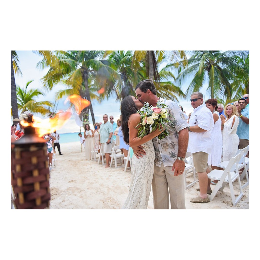 😍 “The highest happiness on earth is the happiness of marriage” ❤️ 👰🏻 🤵‍♂️ Isla Mujeres
📸 by #CeciliaDumasPhotography
·
·
·
·
·
·
#Cancun #IslaMujeres #RivieraMaya #Wedding #WeddinPhotography #photography #photographysouls #photographylovers #photographyislife #photographylover #photographyislifee #photographyeveryday #photographer #photooftheday #photo #photographyy #photographystudio #photography_aks #photographyart #photographylife #photography_top #photographyoftheday #instagood #photographys #photographylove #photography_lovers #photographyprops #photographyisart #photoshoot